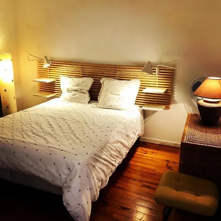 Les D'ambroise Apartament *